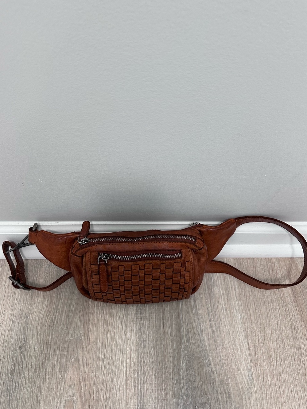 Vilenca Holland Brown Woven Leather Waist Bag Belt Bag Fanny Pack - Picture 7 of 9